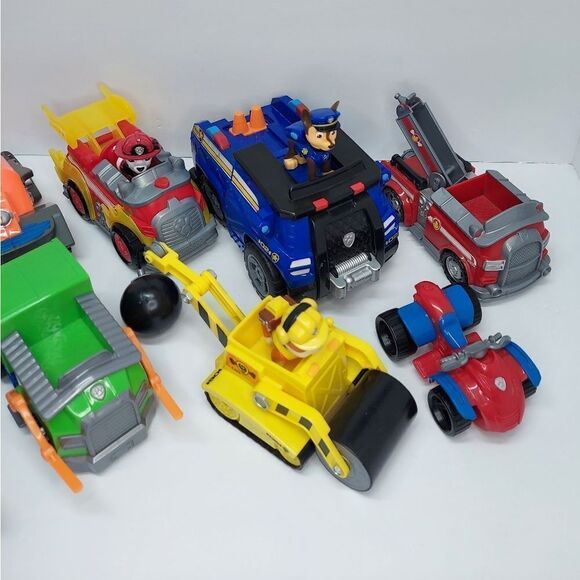 Paw Patrol Vehicles and Figures Toy Lot - Picture 3 of 5